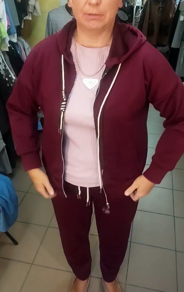 Sportowy kombinezon zapinany na suwak