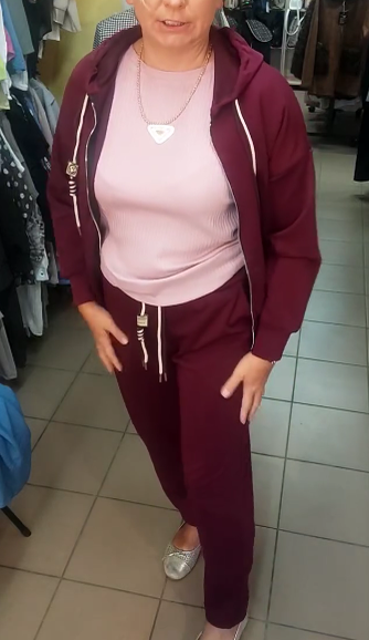 Sportowy kombinezon zapinany na suwak