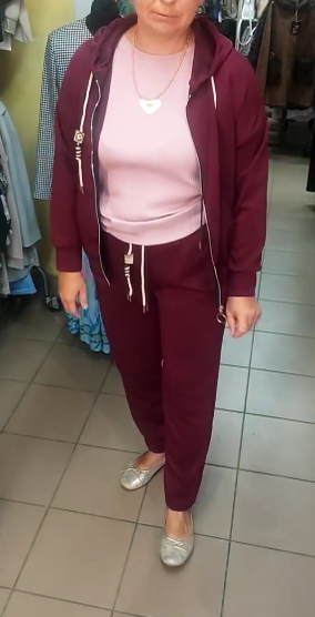 Sportowy kombinezon zapinany na suwak