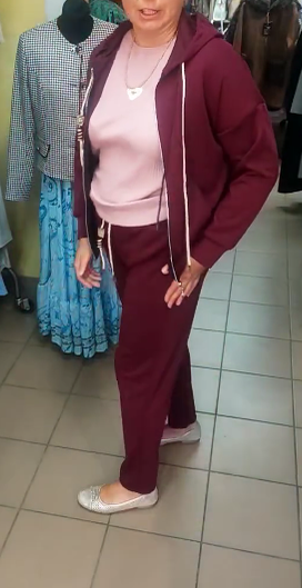 Sportowy kombinezon zapinany na suwak