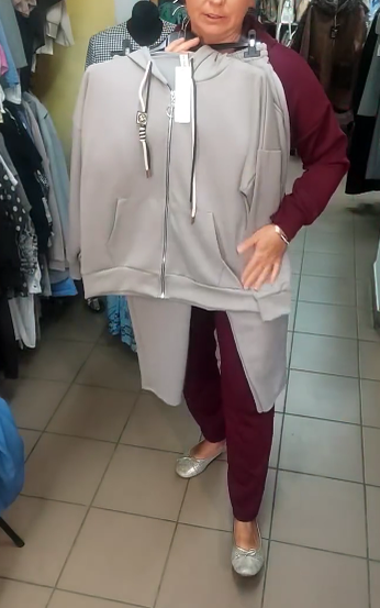 Sportowy kombinezon zapinany na suwak