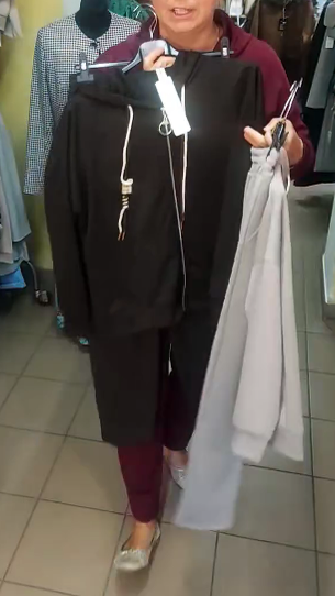 Sportowy kombinezon zapinany na suwak