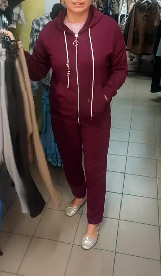 Sportowy kombinezon zapinany na suwak