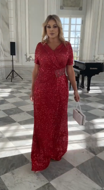 Suknia balowa z pailletami, dekoltem V i wysokim rozcięciem👗 Moda Plus Size! Promocja na Wyjątkową Kreację 🎉