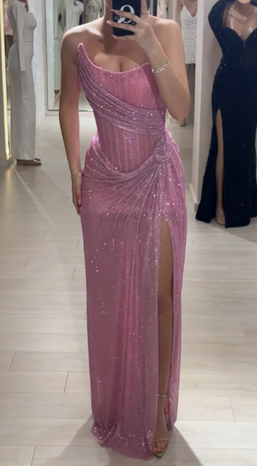 Suknia wieczorowa z błyszczącymi detalami, rozcięcie wysokokiełowe, trendowo elegancka👗 Fashion Nowość! Super Oferta na Unikalną Kreację 🎉