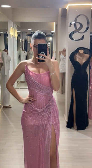 Suknia wieczorowa z błyszczącymi detalami, rozcięcie wysokokiełowe, trendowo elegancka👗 Fashion Nowość! Super Oferta na Unikalną Kreację 🎉
