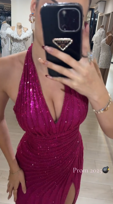 Suknia wieczorowa z głębokim dekoltem, silueta dopasowana, trendowo seksualna👗 Fashion Nowość! Super Oferta na Unikalną Kreację 🎉