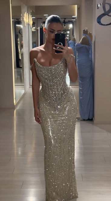 Suknia wieczorowa z brokatem, detalami luksusowymi, model off-shoulder✨ – Idealna na Najważniejsze Wieczory!🎉🎉🎉