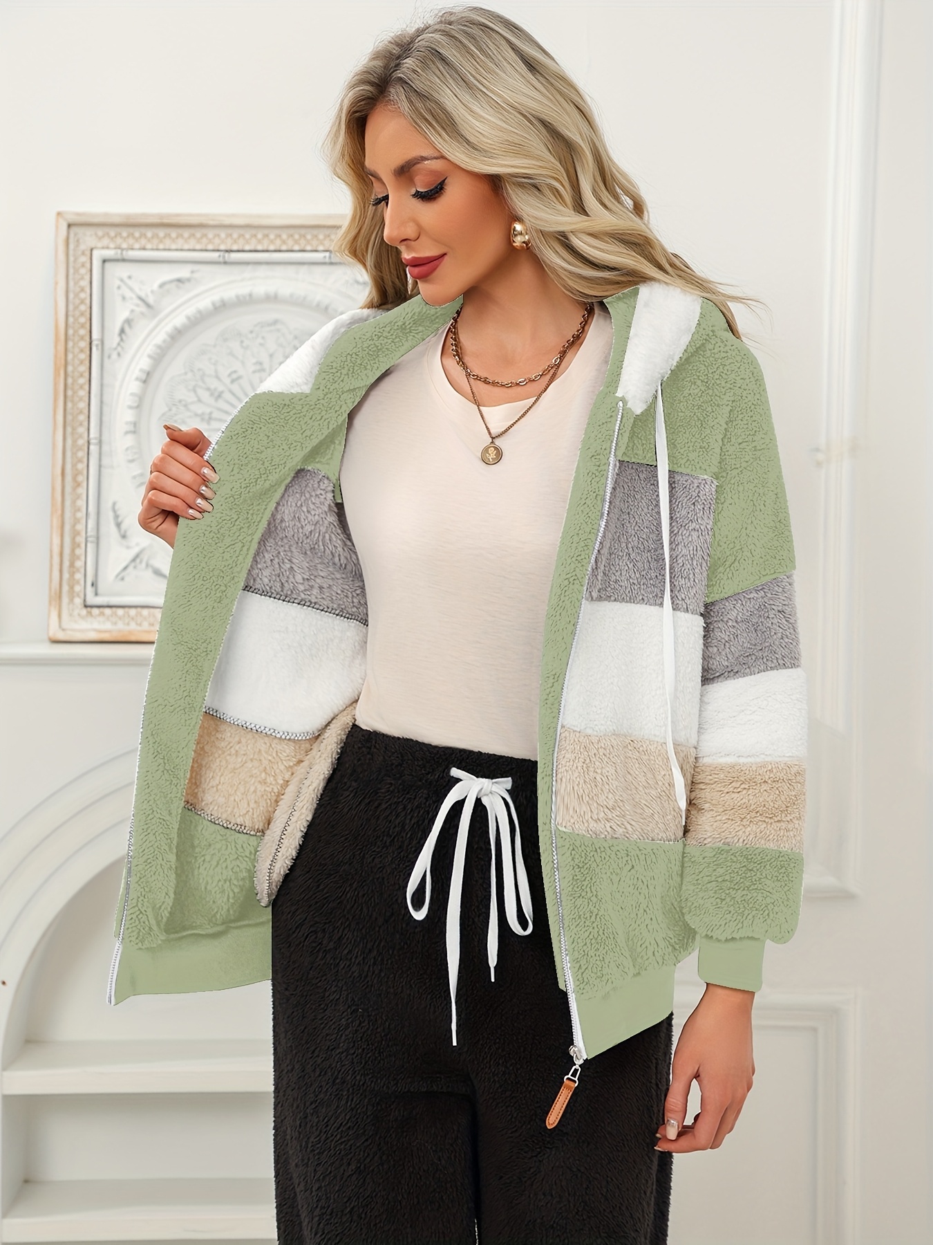 Elegancka zimowa odzież wierzchnia dla kobiet – ciepłe kurtki