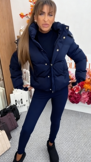 Damska, swobodna, monochromatyczna kurtka puchowa z kapturem i zamkiem błyskawicznym