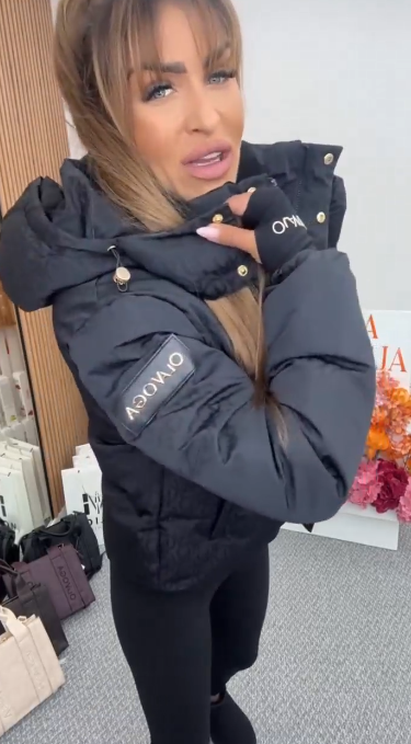 Damska, swobodna, monochromatyczna kurtka puchowa z kapturem i zamkiem błyskawicznym