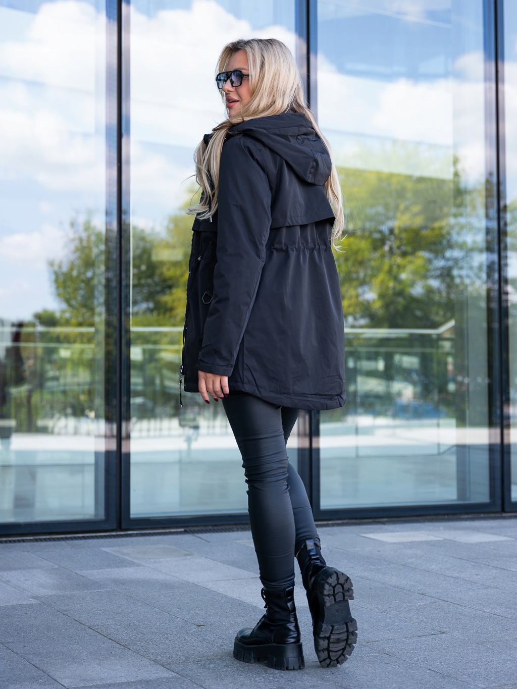 JENNA Luźna Wyszczuplająca Dłuższa KURTKA Damska Parka Ze Ściągaczem Czarny Kolor czarny