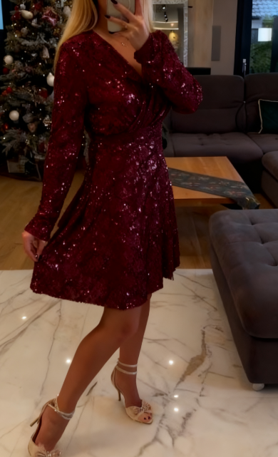 Sukienka z długim rękawem, dekoltem w serek, z cekinami