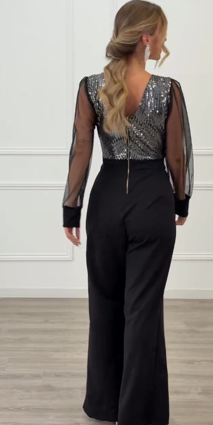 Kombinezon z szerokimi nogawkami i dekoltem w serek z cekinami