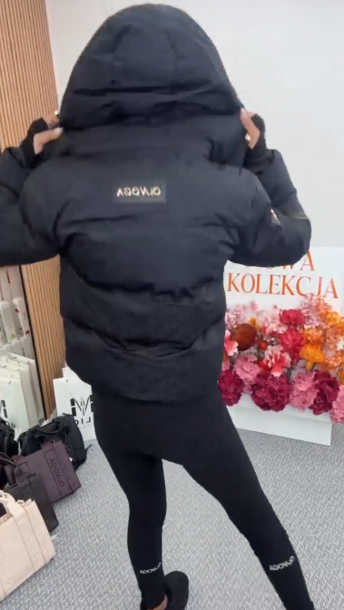 Damska, swobodna, monochromatyczna kurtka puchowa z kapturem i zamkiem błyskawicznym