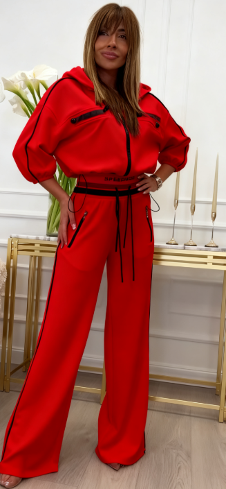 Dres z kapturem, obszerna bluza i szerokie spodnie