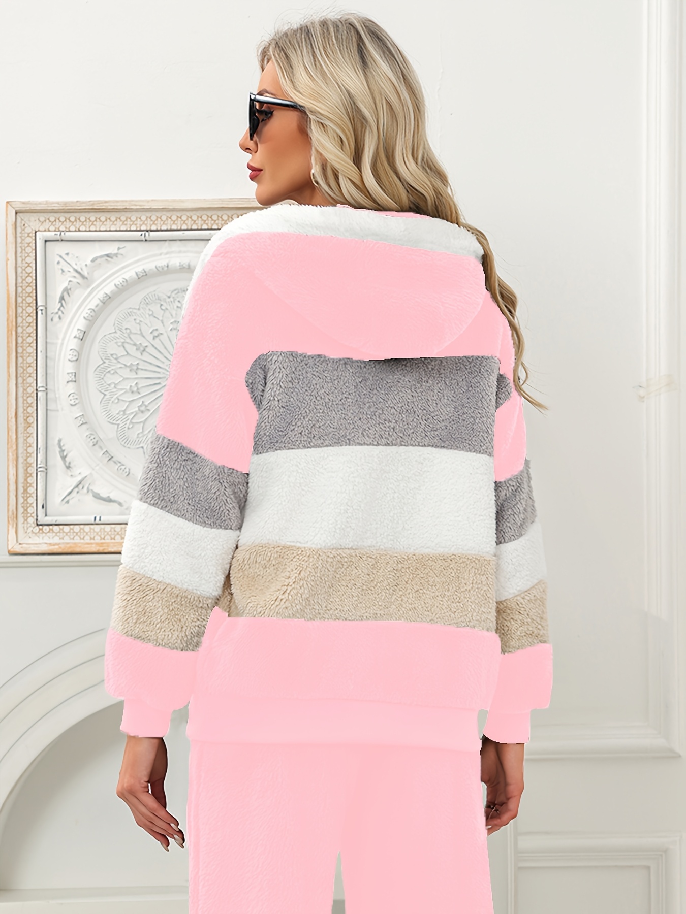 Elegancka zimowa odzież wierzchnia dla kobiet – ciepłe kurtki