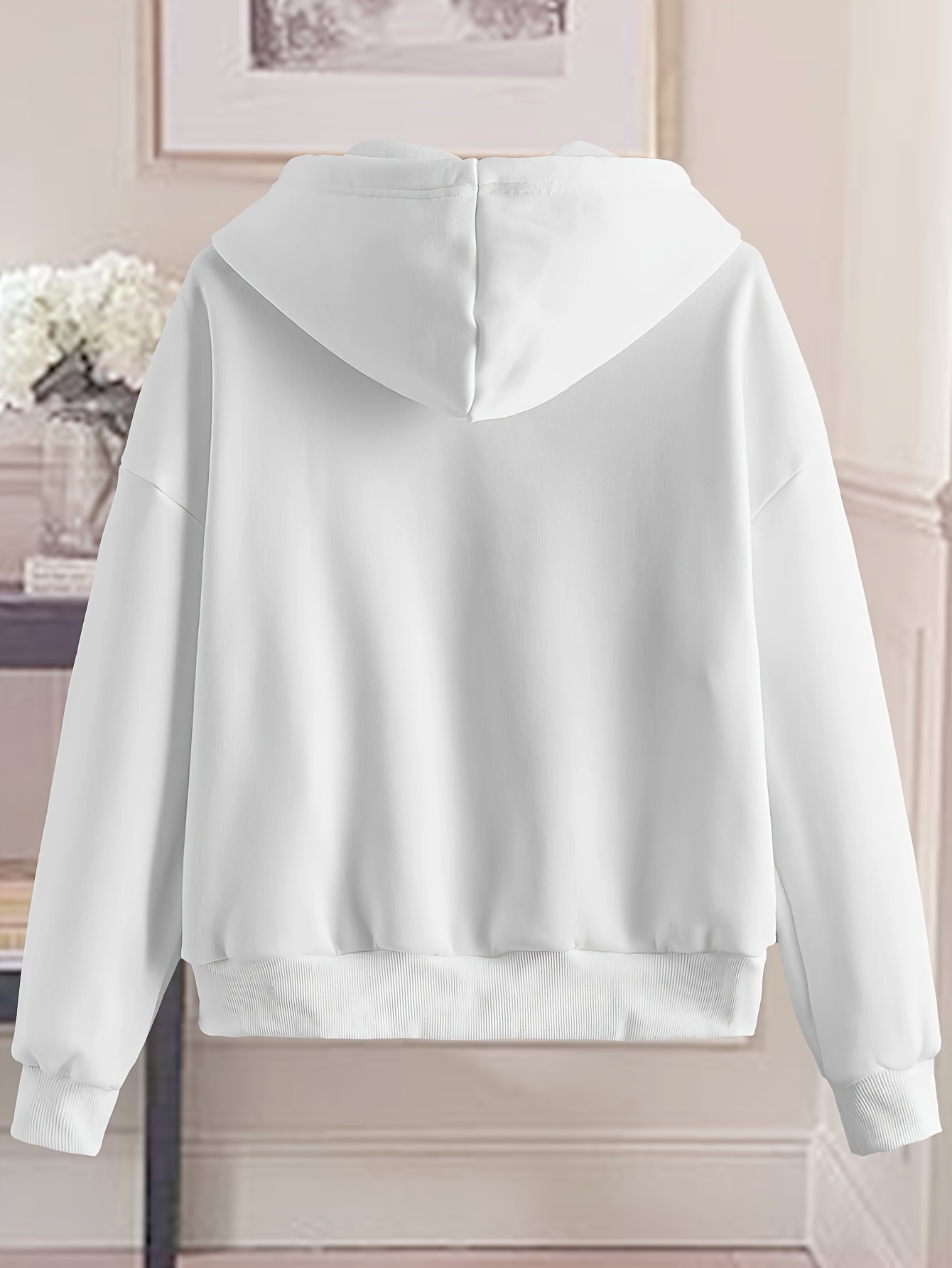 Elegancka biała bluza damska z kapturem zapinana na zamek