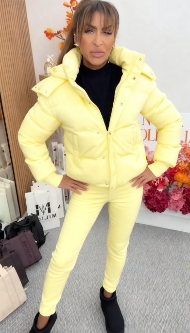 Damska, swobodna, monochromatyczna kurtka puchowa z kapturem i zamkiem błyskawicznym