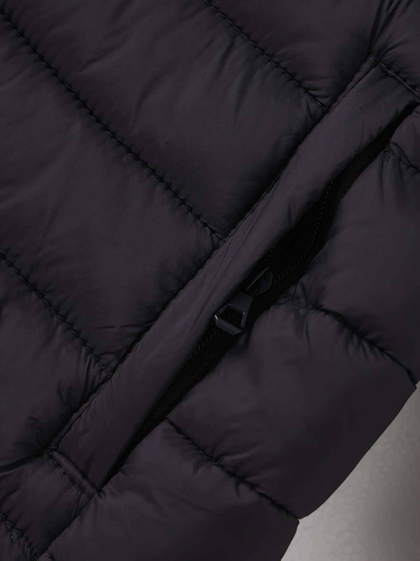 Eleganckie damskie kurtki zimowe - lekki płaszcz ze stójką