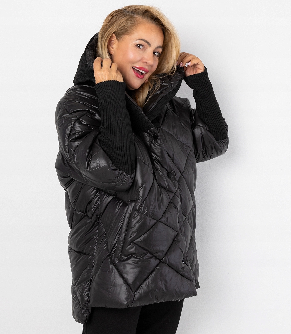 Kurtka zimowa z ozdobnymi ściągaczami oversize DIAMOND S Kolor czarny