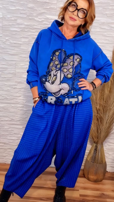 Kombinezon z kapturem w stylu kreskówkowym i szerokimi spodniami