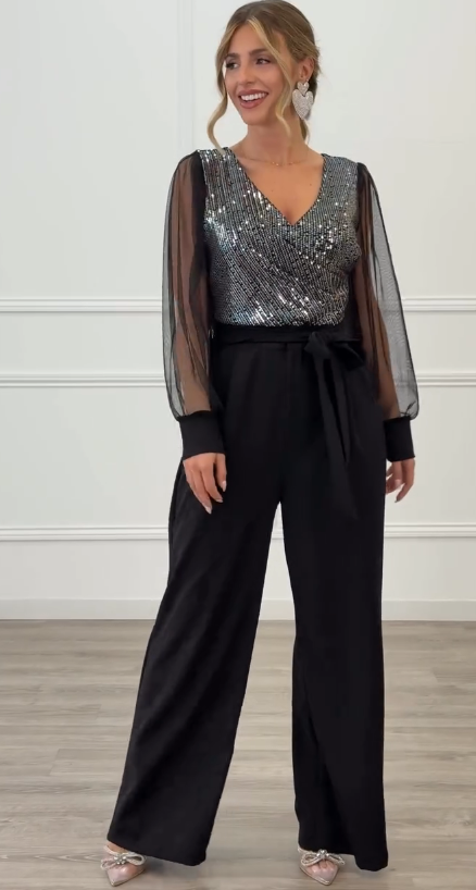 Kombinezon z szerokimi nogawkami i dekoltem w serek z cekinami