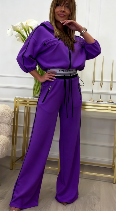 Dres z kapturem, obszerna bluza i szerokie spodnie