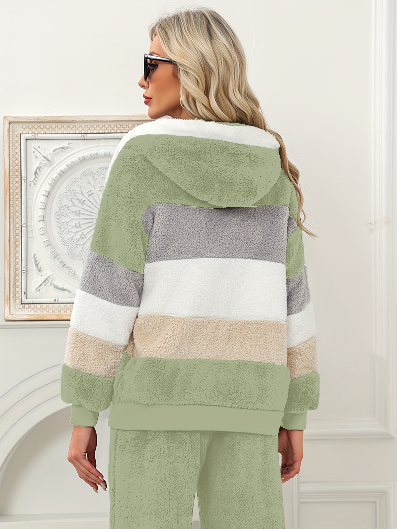 Elegancka zimowa odzież wierzchnia dla kobiet – ciepłe kurtki