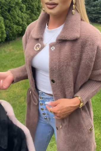 Luźny płaszcz z pluszowymi klapami