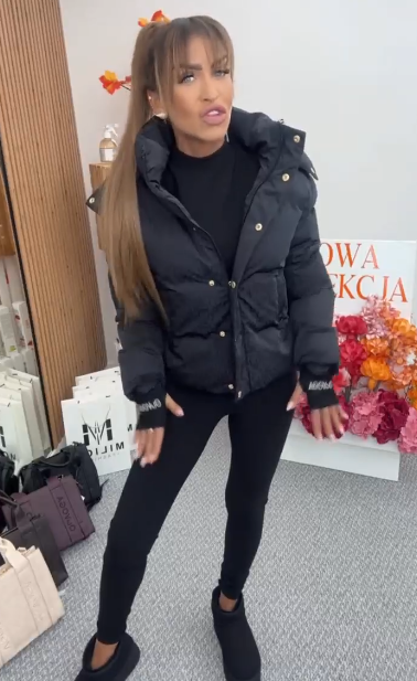 Damska, swobodna, monochromatyczna kurtka puchowa z kapturem i zamkiem błyskawicznym