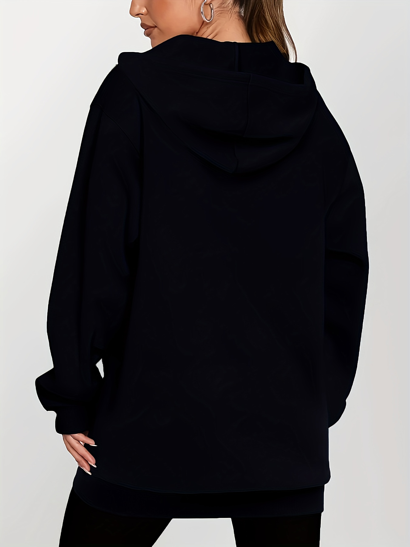 Bluzy z kapturem damskie – lekka bluza rozpinana na zamek