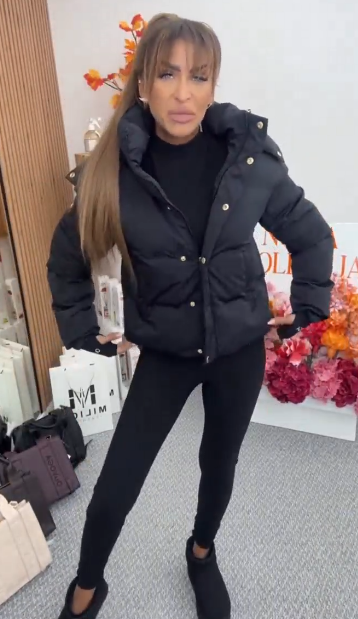 Damska, swobodna, monochromatyczna kurtka puchowa z kapturem i zamkiem