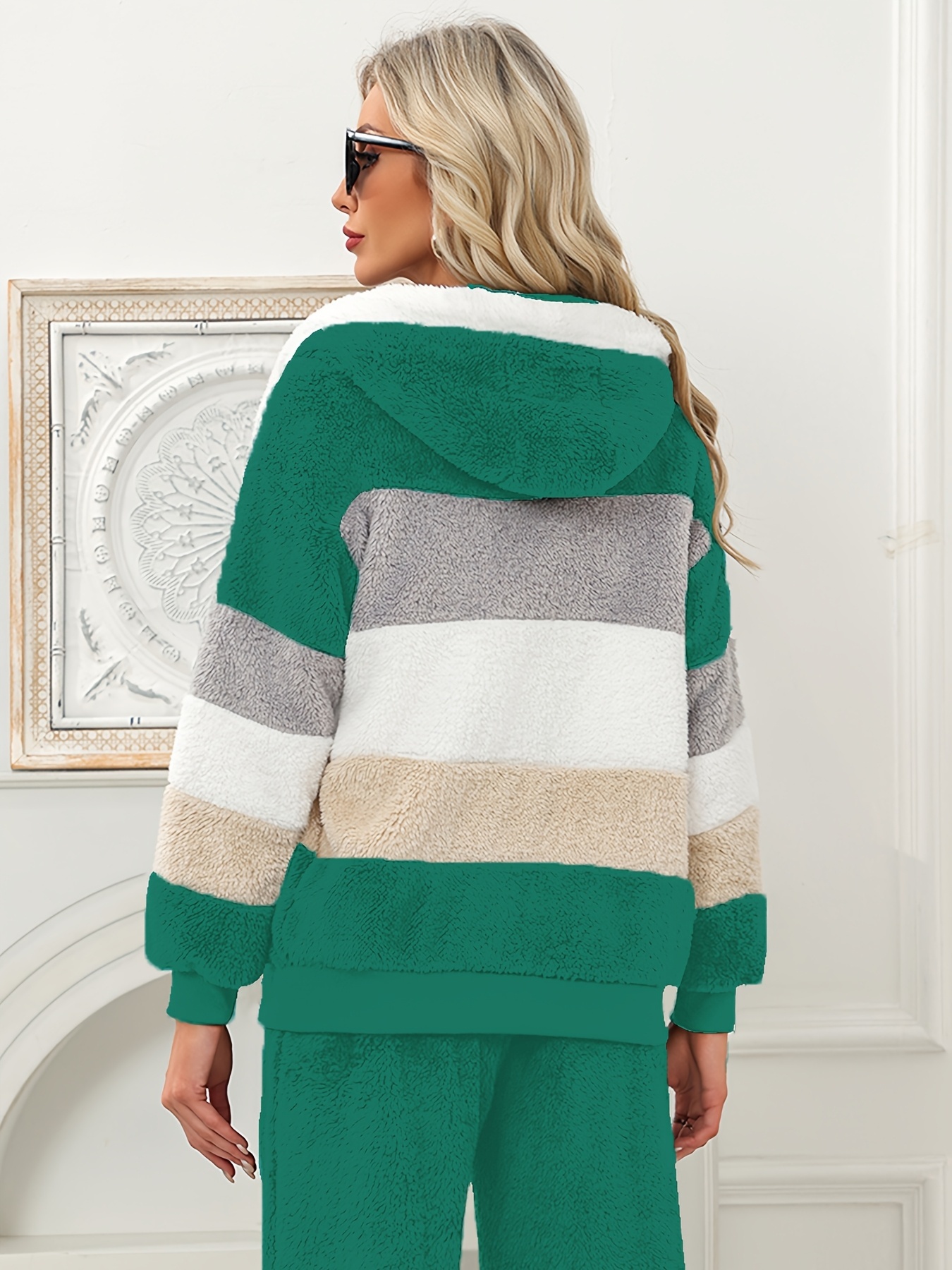 Elegancka zimowa odzież wierzchnia dla kobiet – ciepłe kurtki