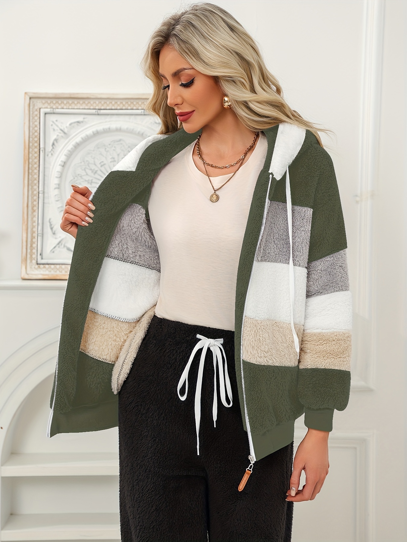 Elegancka zimowa odzież wierzchnia dla kobiet – ciepłe kurtki