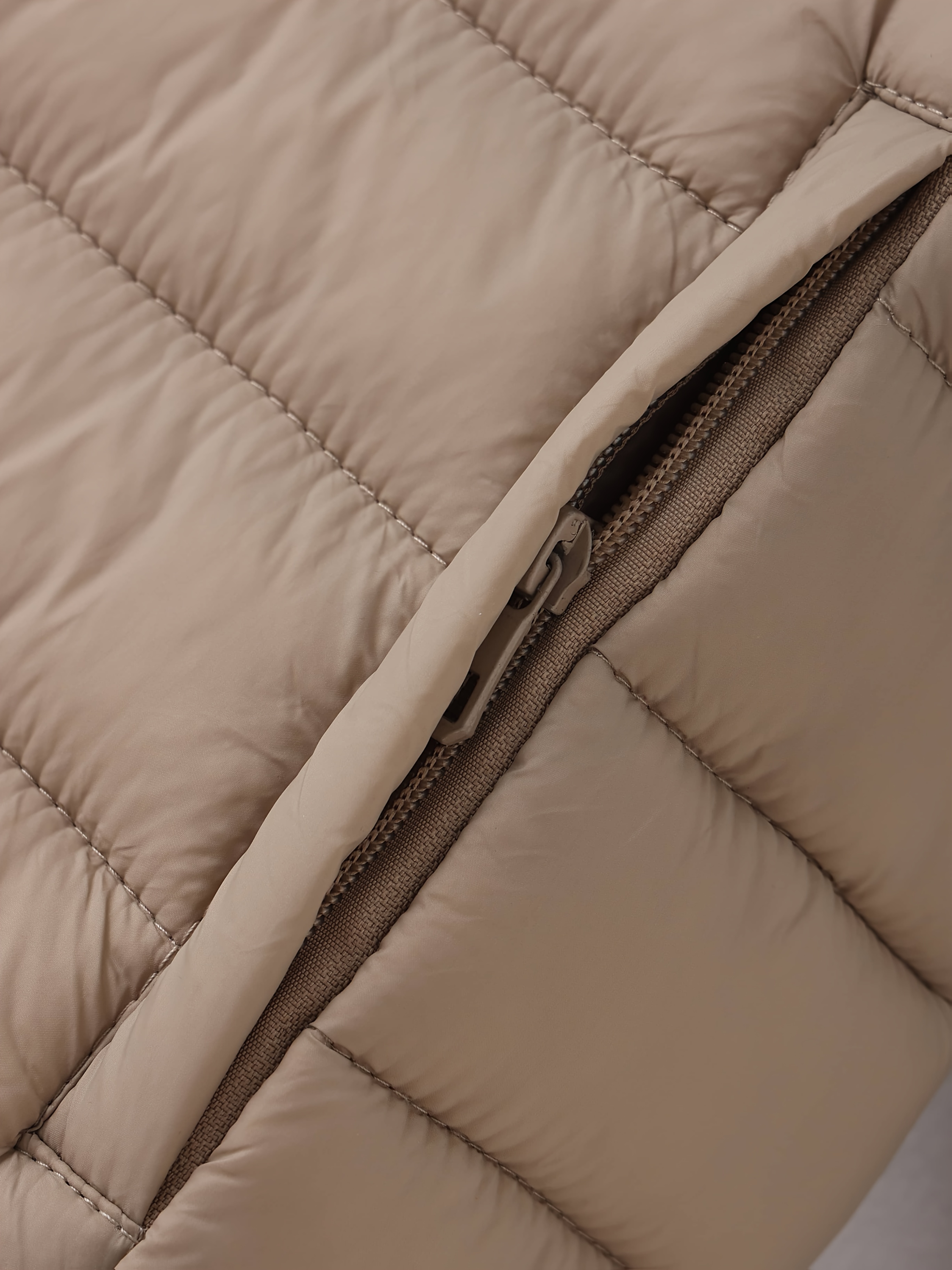 Eleganckie damskie kurtki zimowe - lekki płaszcz ze stójką