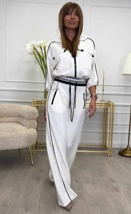 Dres z kapturem, obszerna bluza i szerokie spodnie