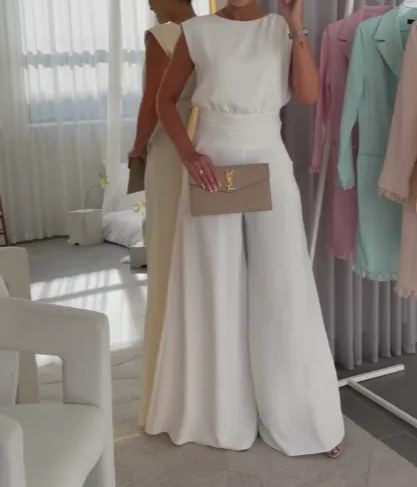 Jednokolorowy kombinezon na co dzień z okrągłym dekoltem i bezrękawnikiem