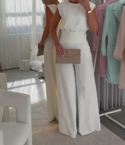 Jednokolorowy kombinezon na co dzień z okrągłym dekoltem i bezrękawnikiem