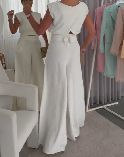 Jednokolorowy kombinezon na co dzień z okrągłym dekoltem i bezrękawnikiem