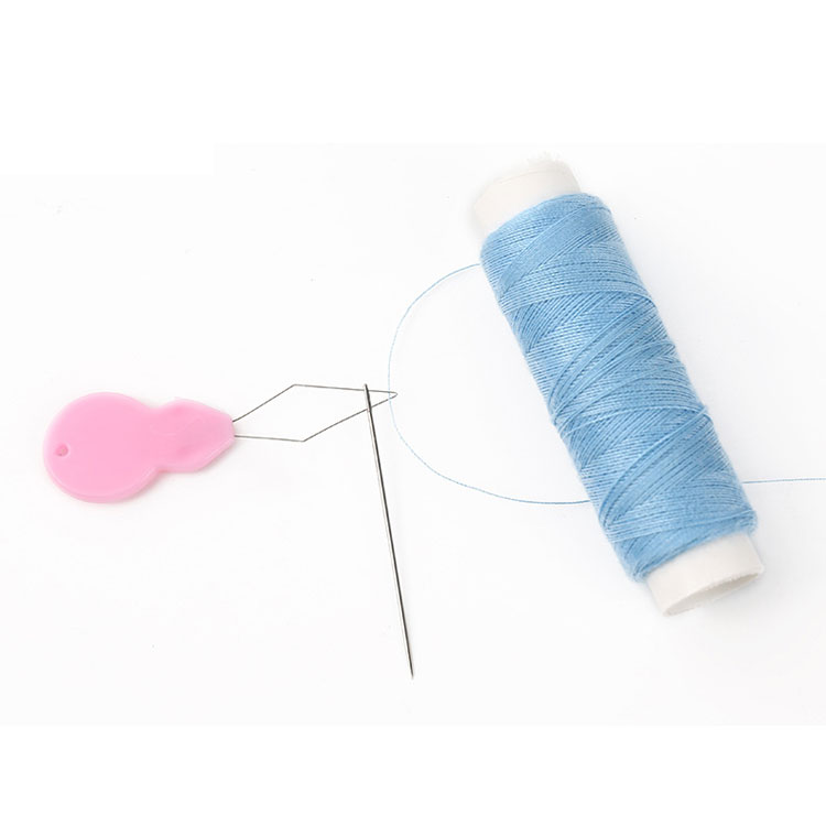 Szybki nawlekacz igły w kształcie tykwy