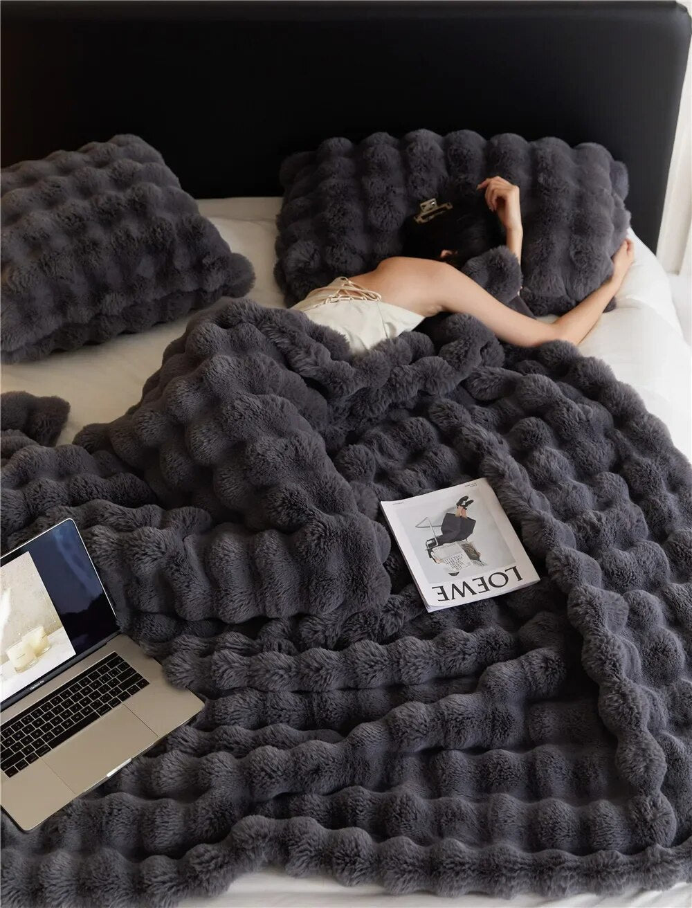 Plush Microfiber Waffle-Weave Throw Blanket