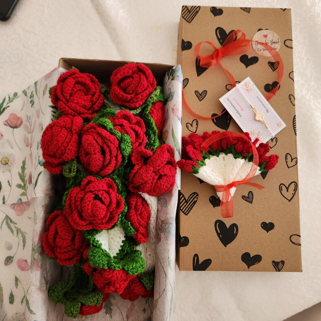 Red Rose Bouquet Blanket , Handmade Valentine’s Day Gift for Her, Cozy Winter Throw