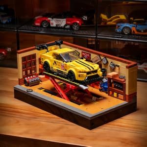 Car display garage building set with retro workshop details and vehicle display space