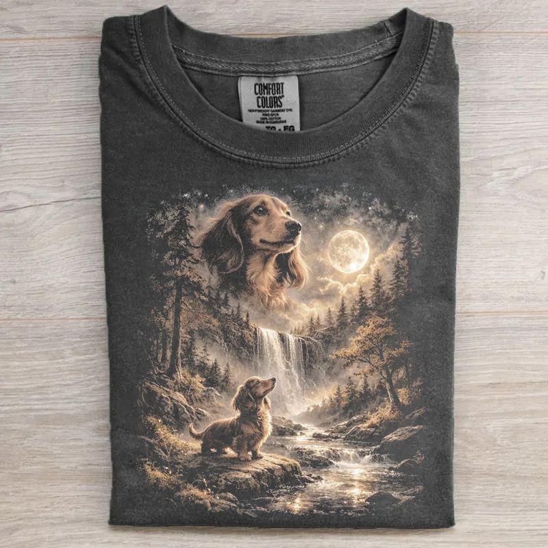 Dachshund Howling to The Moon T-shirt