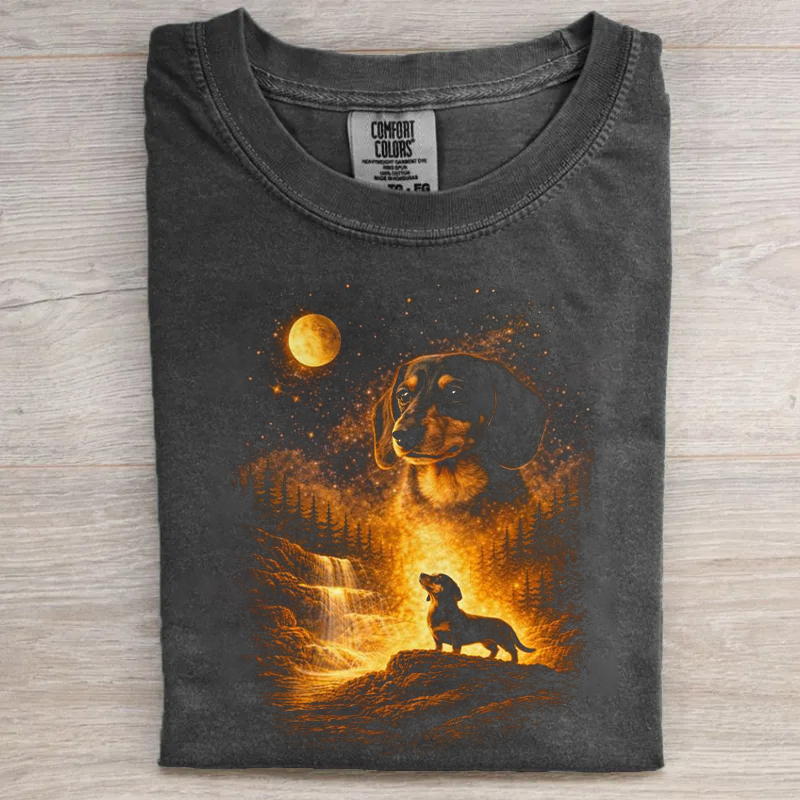 Dachshund Howling to The Moon T-shirt