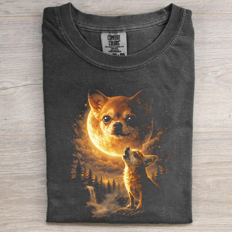 Chihuahua Howling to The Moon Vintage T-shirt