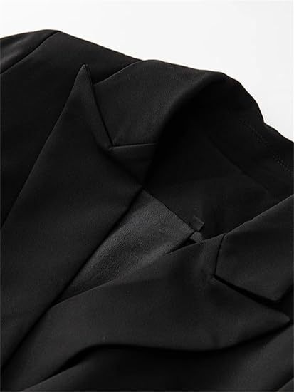 Robe moulante noire à revers et ceinture pour femme