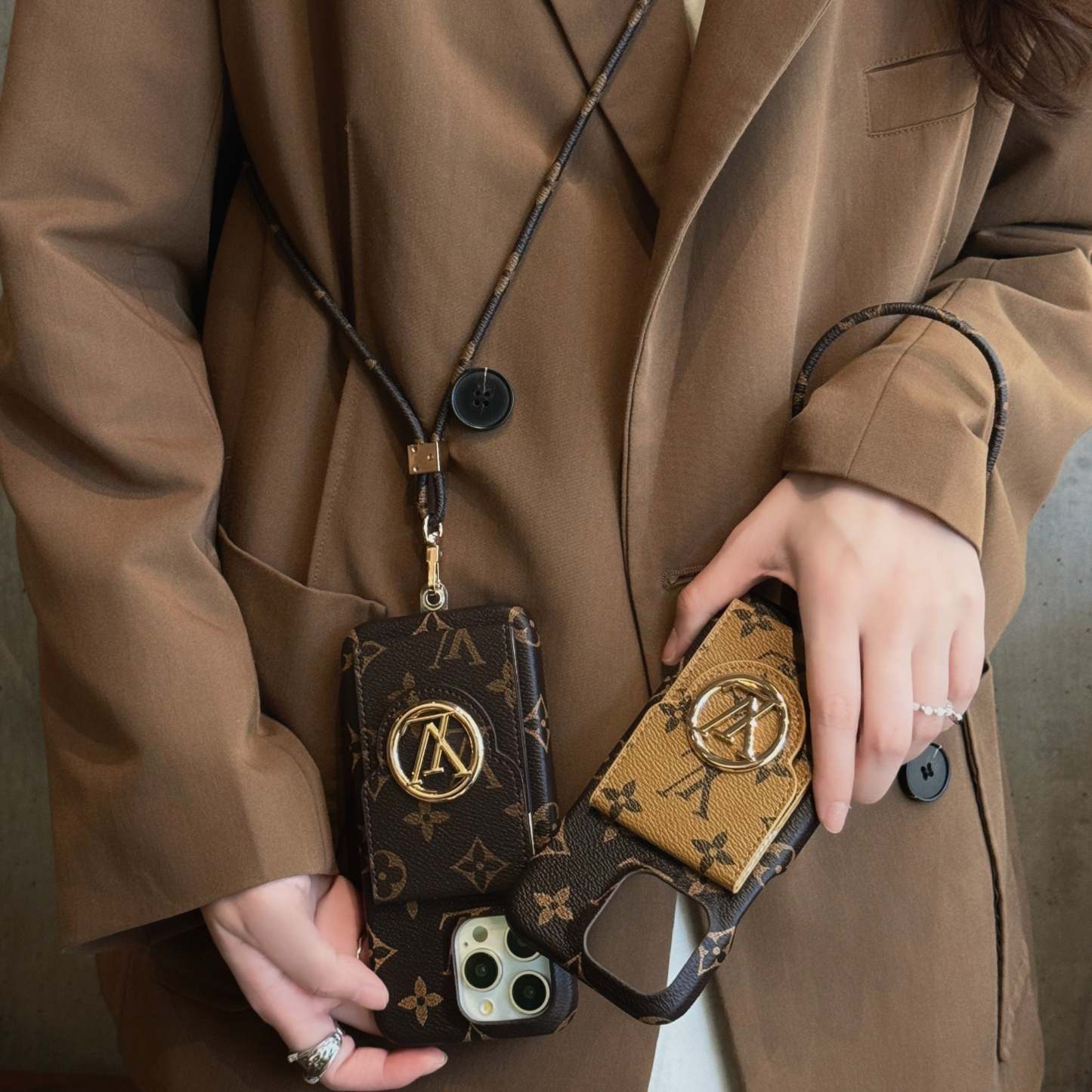 lou-card-holder-chain-iphone-case-2544