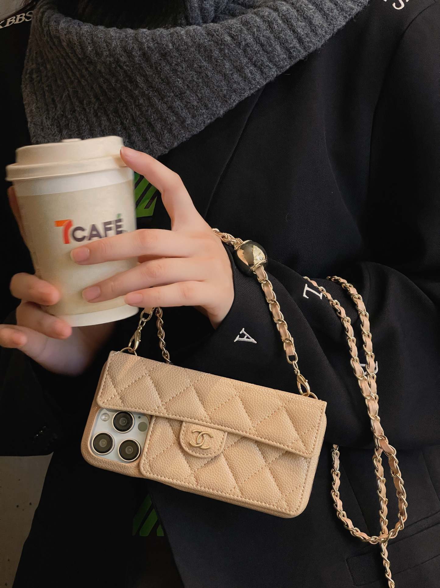 luxury-wallet-iphone-case-with-hand-crossbody-chain-9690